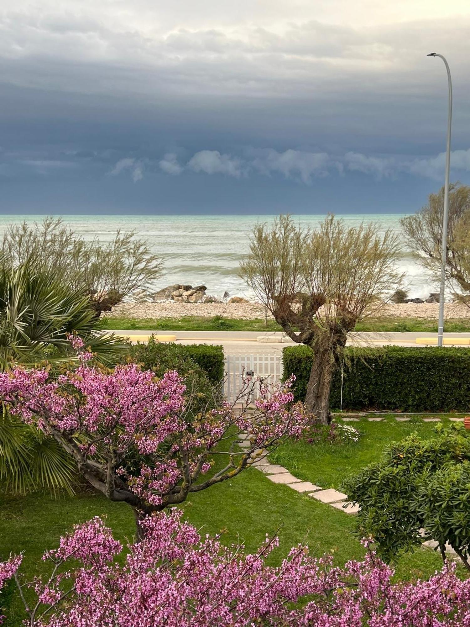 B&B I Versi Del Mare Roseto Degli Abruzzi Exterior foto